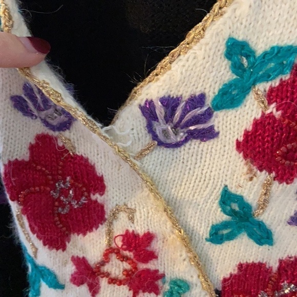 VTG beaded crop embroidered sweater - Picture 5 of 6